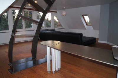 Sehr großzügige helle Wohnung mit Blick in alle Himmelsrichtungen
