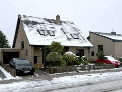 Gepflegtes Einfamilienhaus mit Garten, 2 Garagen, Wintergarten
