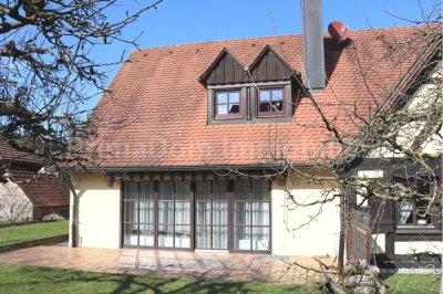 Charmantes Ein- bis Zweifamilienhaus mit Doppelgarage in ruhiger Bestlage von Nürnberg-Kornburg-AFA
