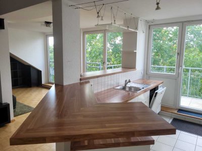 Elegante Altbauetage: Dachgeschoss-Wohnung mit Penthousecharakter