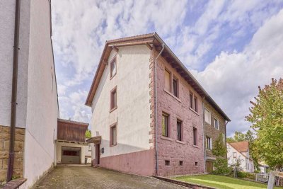Mehrfamilienhaus mit großem Grundstück und Ausbaupotenzial in Karlsruhe-Hohenwettersbach