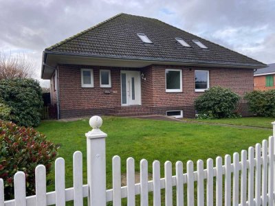 Gr. Einfamilienhaus in Landhausstil auf sonnigem Grundstück