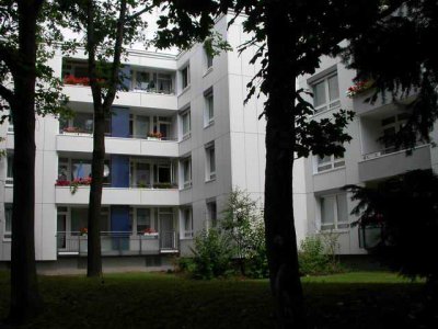 Demnächst frei! 2-Zimmer-Wohnung in Düsseldorf Garath wird saniert-mit Balkon