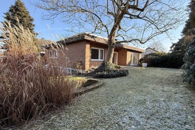 Flachdachbungalow mit Doppelgarage und vielseitigem Untergeschoss!