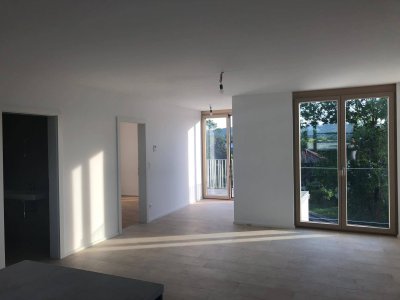 WOHNEN mit POOL und Balkon, Garagenplatz inklusive