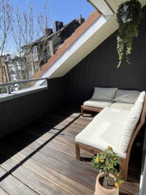 Stilvolle 3-Raum-DG-Wohnung mit Balkon und EBK in Kiel