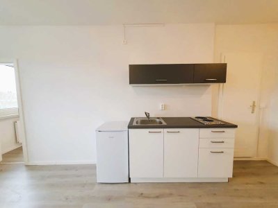 „Hoch hinaus: 2-Zimmer mit Einbauküche, Dusche und Wadentraining gratis!“