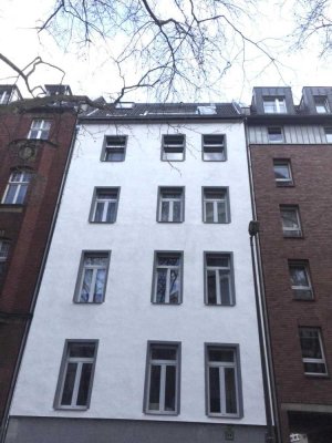Top renovierte und teilmöblierte DG-Luxuswohnung am Mediapark