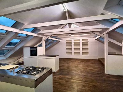 Loftfeeling über zwei Etagen – Wohnen mit Charakter in Flingern