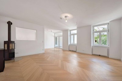 Moderne Altbauwohnung mit herrlicher Terrasse &amp; Loggia – in Toplage direkt beim Naschmarkt