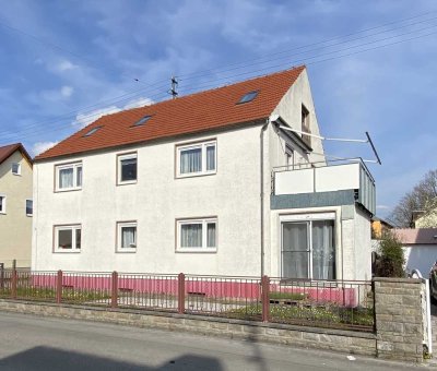 interessantes MFH mit der 3 Wohnungen und großem Garten, ruhige Lage im Zentrum von Königsbrunn …