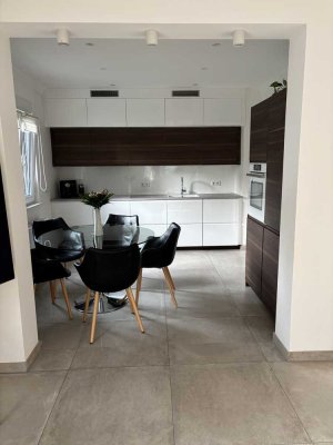 Möblierte 4 Zi Wohnung 120 qm -  Viel Platz für den Alltag in dieser 4-Zi. Wohnung in Berlin Britz