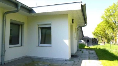 Kleines ebenerdiges Reihenhaus mit Garten aus 2021, KFW 85 Anlage, für Mieter ab 50 ohne Haustier!