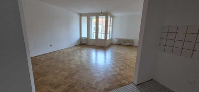 Renovierte 2 Zimmer Wohnung mit Balkon