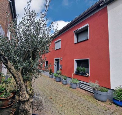 Modernisiertes Reihenmittelhaus mit 71 m² Wohnfläche im idyllischen Ortskern von Orsoy!