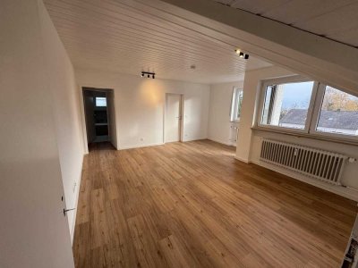 Traumhafte 2‑Zimmer‑DG Wohnung mit Balkon und Bergblick. Erstbezug nach Sanierung. Mit Stellplatz.