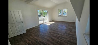 Geschmackvolle 4-Zimmer-DG-Wohnung mit Balkon und Einbauküche