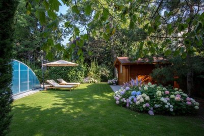 Endlich Zuhause! - 9 Zimmer Villa mit herrlichem Garten, Pool, großer Garage - Niedrigenergiehaus im perfekten Zustand zum sofort Einziehen!