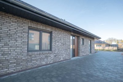 Neubau-Bungalow 2024: Ihr Traumhaus mit offenem Raumkonzept, großem Garten in bester Lage