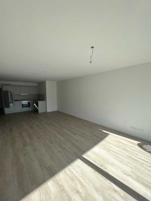 Große, helle 4-Zimmer-Wohnung mit Balkon im Staffelgeschoss – verfügbar ab dem 01.04.