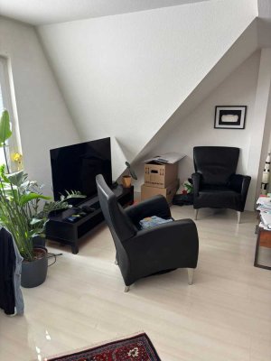 Helle Dachgeschosswohnung mit Charme und Balkon