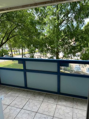 1 Zimmer mit Balkon