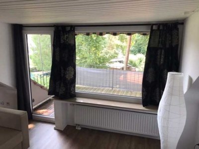 Ruhige, helle DG Wohnung Verkehrsberuhigte zentrale Lage, EBK, Balkon, Teilmöbiliert