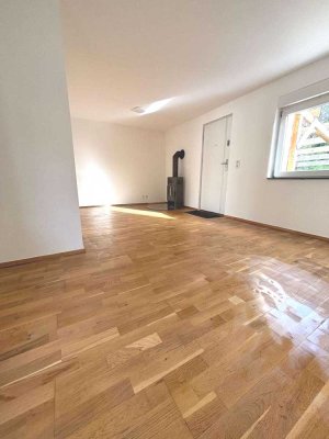 Pracht Immobilien- Top 2 Zimmer Wohnung mit großer Terrasse und Garten
