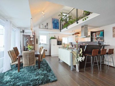 Sehr helle und freundliche DG-Wohnung mit Galerie und großem Balkon