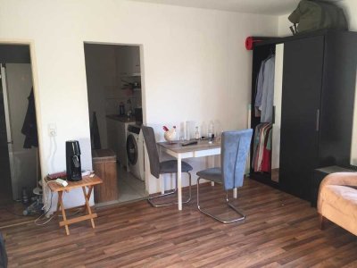Reserviert !!         Ruhige 1-Zimmer-Wohnung mit EBK in Frankfurt