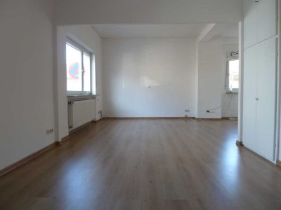 Detached house with 6 rooms / 3 windowed bathrooms / built-in kitchen & additional 2 room apartment