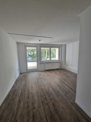 3 Zimmer Wohnung sucht neue Mieter! WE mit Dusche. WG geeignet!