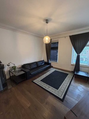 Helle 2-Zimmer-Wohnung mit großer EBK und großem
Badezimmer und Kamin in Uhlenhorst!