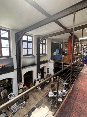 Arbeit und Genuss als Wohneinheit: Loft-Oase mit Walnussgarten und Atelier
