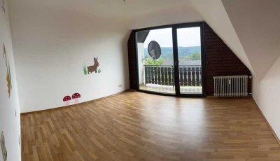 Schöne helle Wohnung zu vermieten 122m2