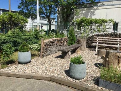 DREI-RAUM-WOHNUNG GÜNSTIGE Nebenkosten - modernisierter Altbau - EBK, hochw. Fußb., renov.