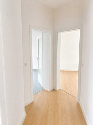 Erstbezug nach Modernisierung | Helle 2-Zimmer-Altbauwohnung mit Balkon am Gervinusplatz