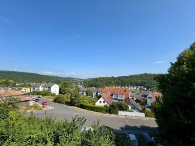 Schöne gepflegte 4 Zimmerwohnung mit Balkon ab sofort zu vermieten