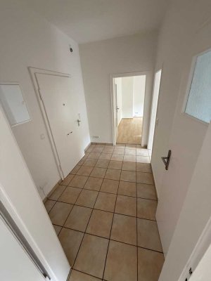 Geschmackvolle, vollständig renovierte 2-Zimmer-Wohnung mit Balkon in Hannover/Ahlem