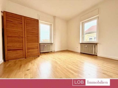 2 Familienhaus mit großem Garten und vielen Parkplätzen / 179,53 qm Wfl. / Beide Wohneinheiten FREI