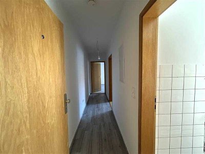 Renovierte 2 Zimmer Dachgeschosswohnung ab sofort!