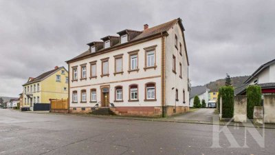 Wohnen mit Charme – helle Erdgeschosswohnung mit Terrasse und Altbau-Flair!
