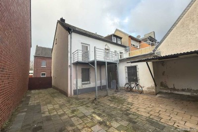 Wohn- und Geschäftshaus mit ca. 100 m² Ladenlokal & ca. 120 m² modernisierter Maisonettewohnung