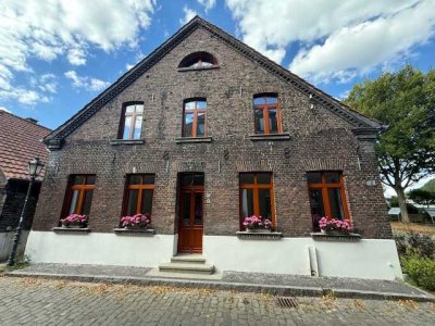 Wohnen mit Geschichte: Modernes Erdgeschoss in denkmalgeschütztem Wohnhaus - Hünxe-Krudenburg