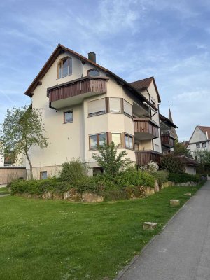 120 qm Modernisierte 4,5-Zimmer-Maisonette-Wohnung mit Balkon und Einbauküche in Althengstett