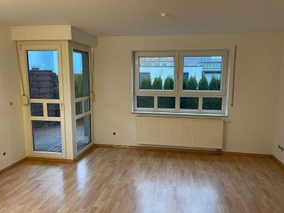 SCHÖNE ZWEI-ZIMMERWOHNUNG MIT TERRASSE