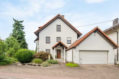 Freistehendes Einfamilienhaus mit Einliegerwohnung inmitten der Weinberge