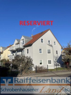 RESERVIERT: Hier scheint die Sonne rein! 2-Zimmer-Dachegschosswohnung inkl. Küche und Stellplätze