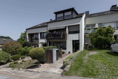 Gepflegtes Reihenhaus mit 3 Wohneinheiten