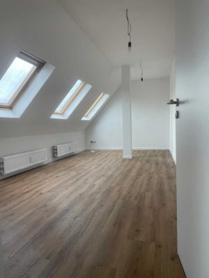 Lichtdurchflutete Traumwohnung: Frisch saniert und sofort einzugsbereit!